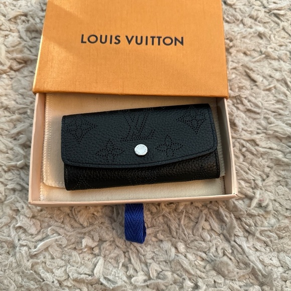 Louis Vuitton Accessories - Louis Vuitton Black Mahina Key Holder